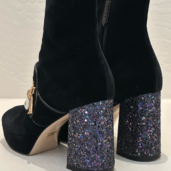 Gucci Black Velvet Boots w/ Vintage Bee - Picture 3 of 11